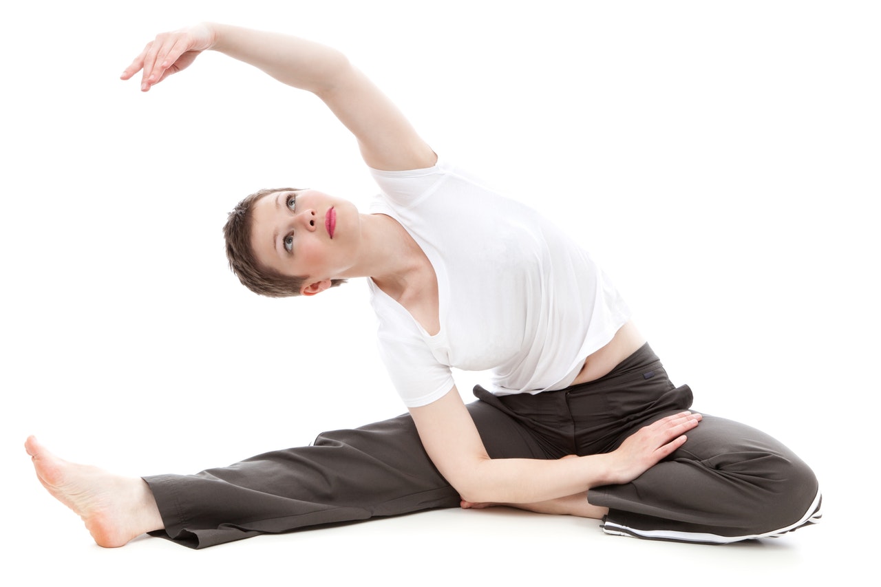 Kvinna som stretchar