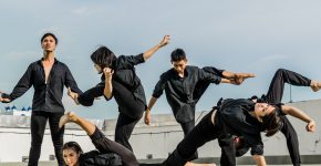 Grupp som stretchar